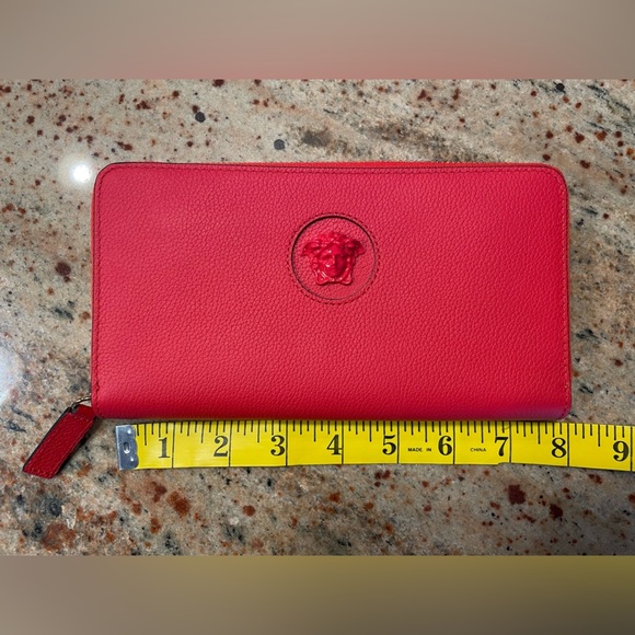 Versace Medusa Women's Bright Red 100% Textured Leather Zip-Around Wallet NEW - Picture 13 of 16